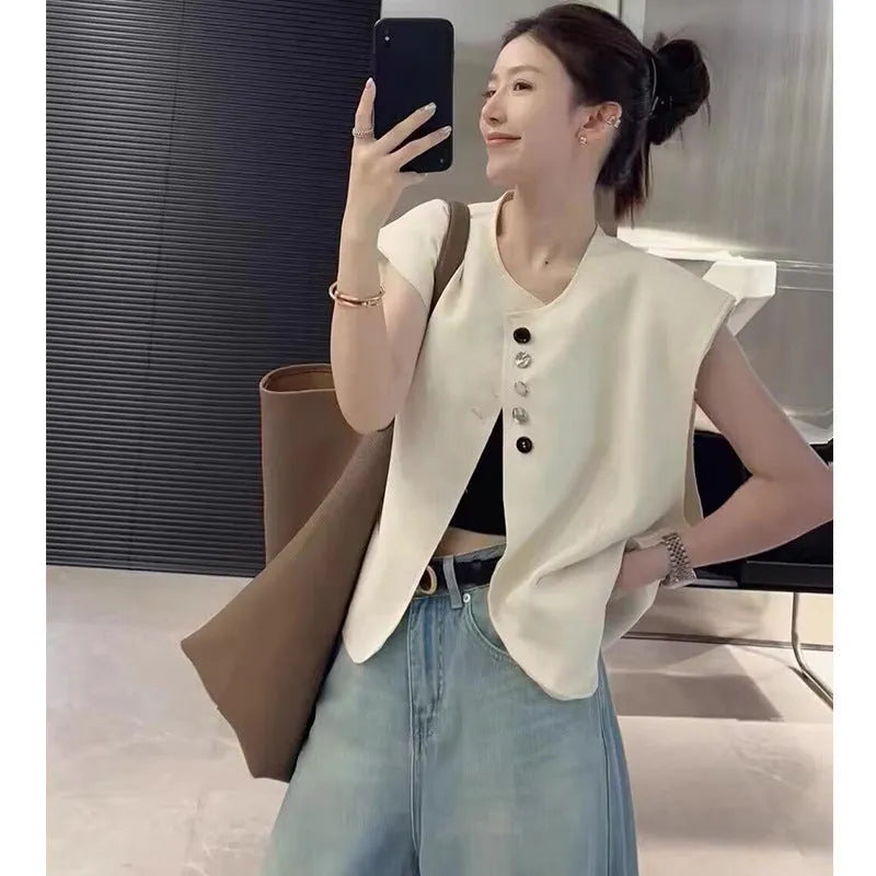 Women's loose fit polyester vest with pocket in beige or black colours