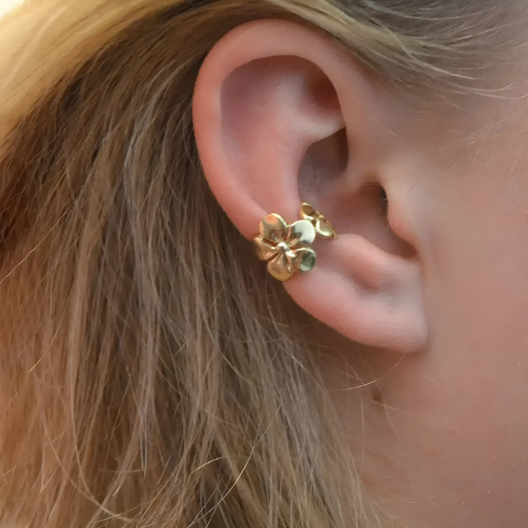 Gold starfish and scallop shell design women's earrings with electroplated finish