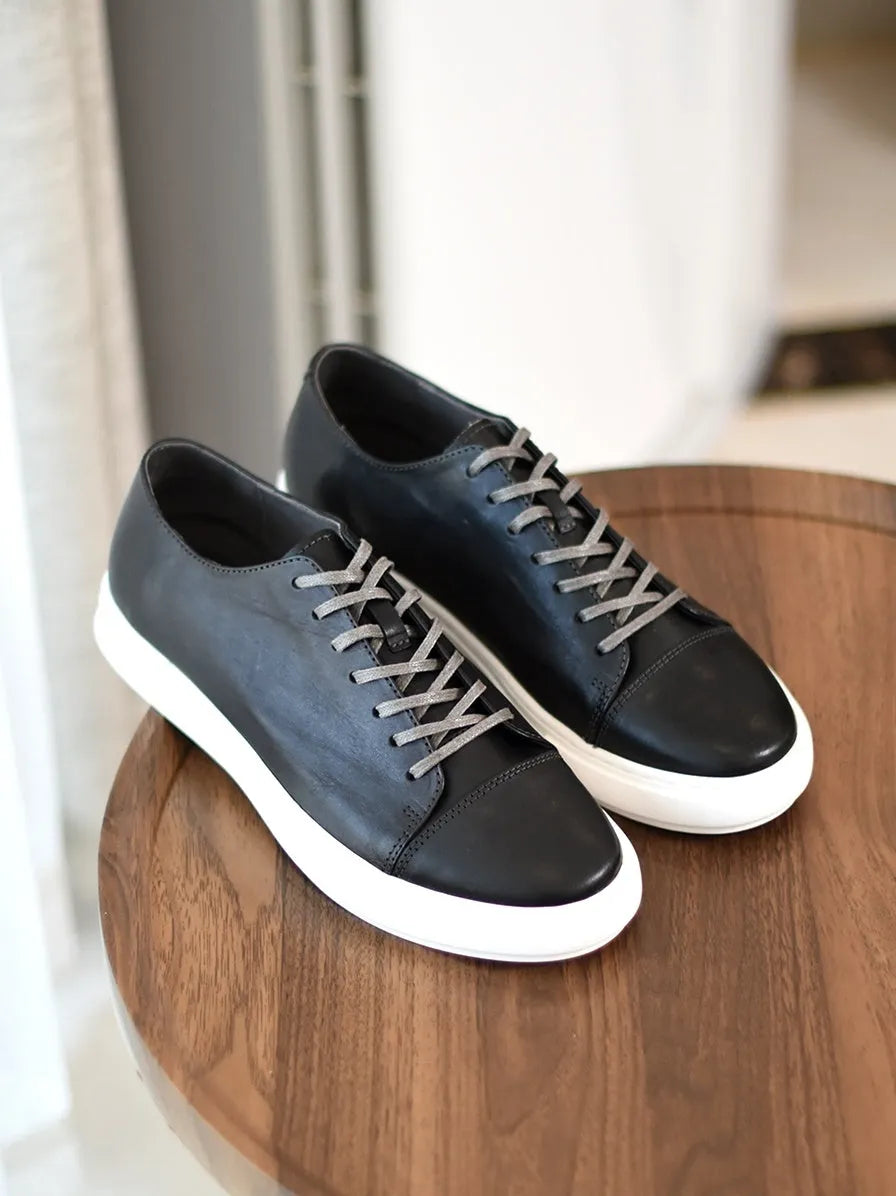 Men's handmade first-grain horse leather distressed casual shoes in dark brown with lace-up closure and stitching