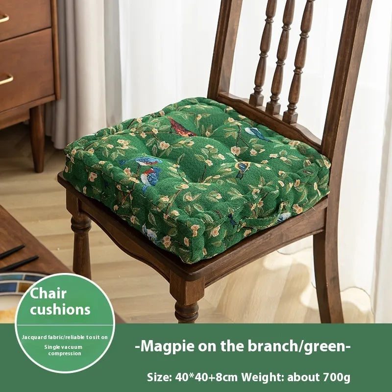 American style floral pattern seat cushion measuring 40×40×8cm with pp cotton fill