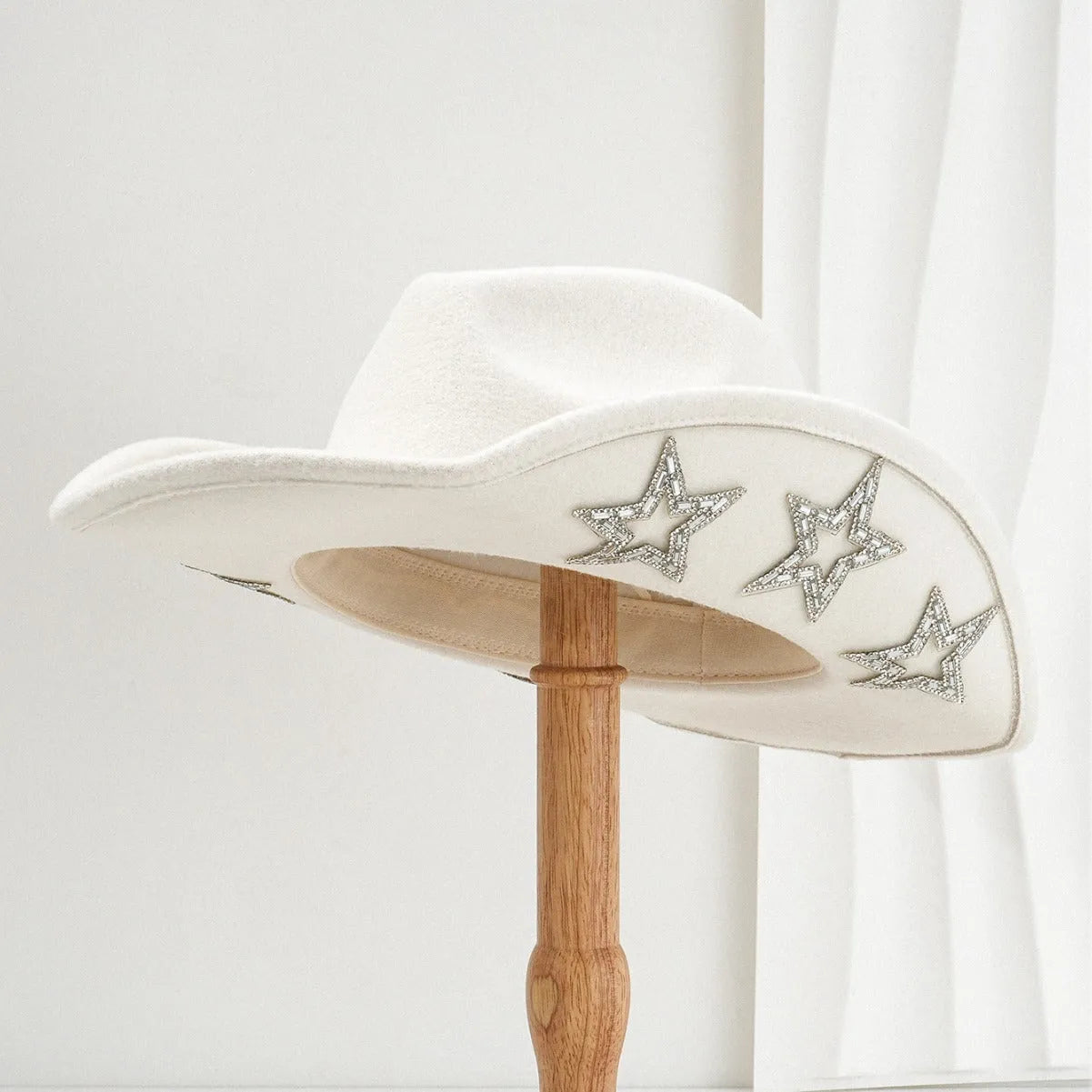 Polyester felt western hat with conical crown and hexagonal star detail in beige colour