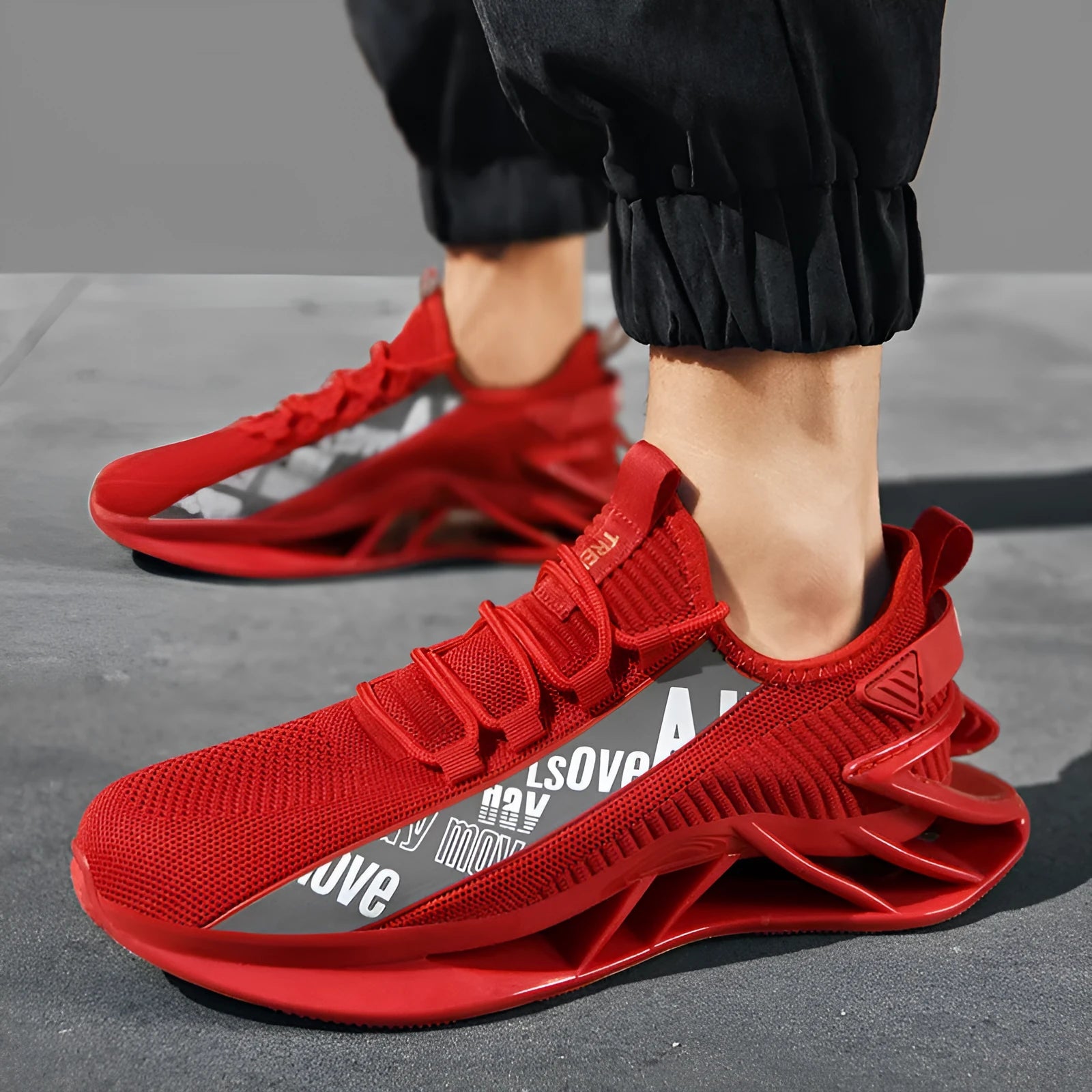 Men's breathable fly woven mesh casual exercise shoes in solid colour black