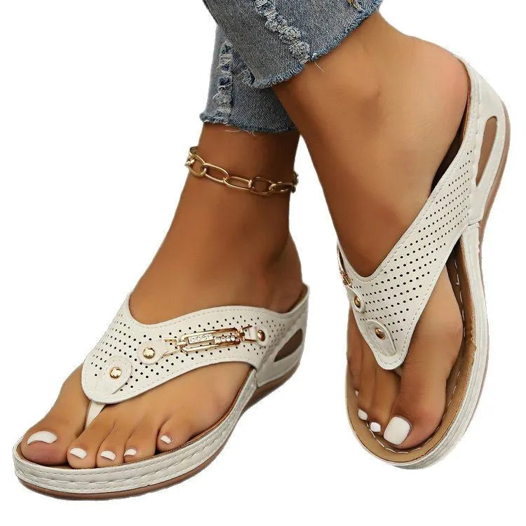 Women's retro flip-flop sandals in cream white colour showing herringbone scaffold design and EVA sole