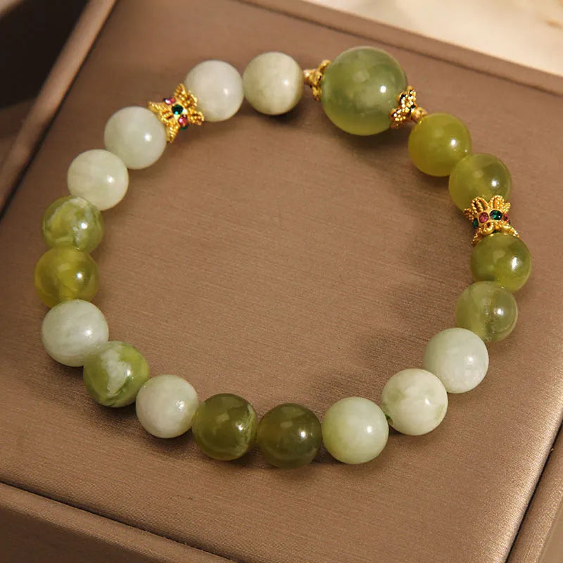 Women's bracelet made of green Xiuyan jade with an original Mori-inspired design.