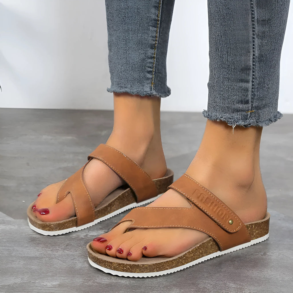 Flat toe ring thick-soled flip-flops in blue with artificial PU upper and foam sole.