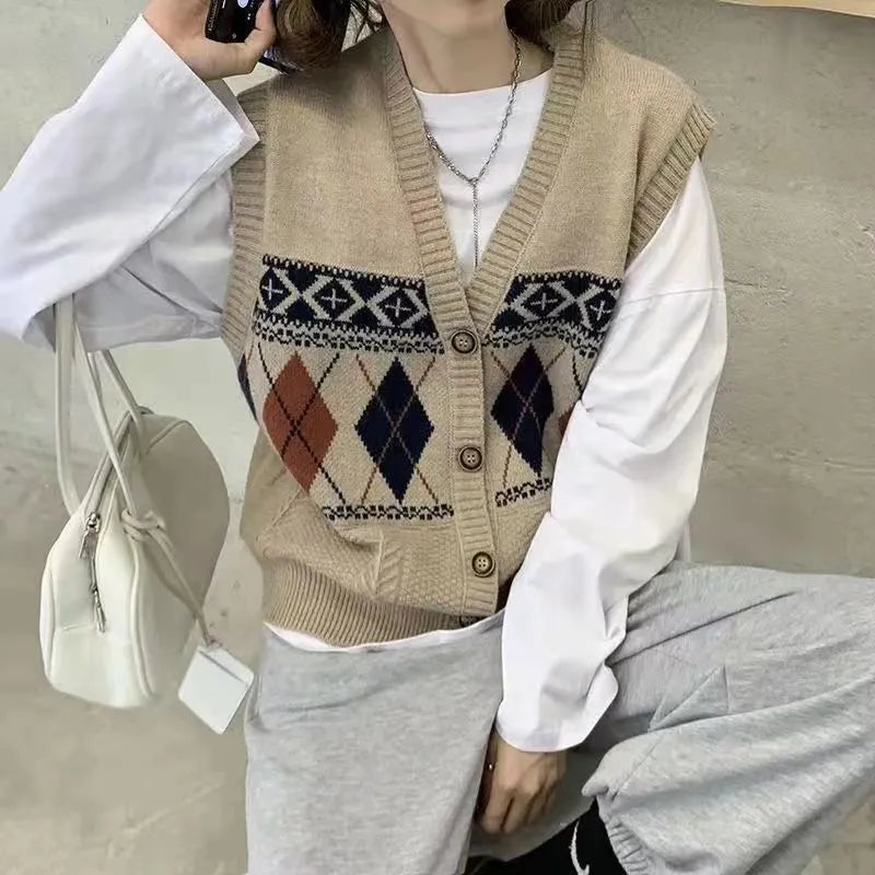 Sleeveless loose cardigan with diamond plaid pattern in acrylic fibre