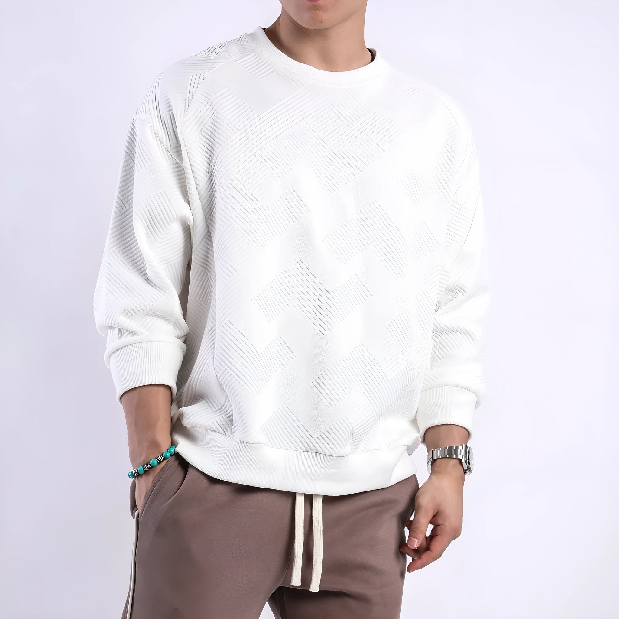 Men's solid colour twill jacquard long-sleeved pullover sweater in a loose fit.