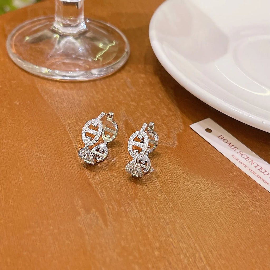 A pair of casual ladies earrings with a thick gold-plated finish in silver, gold, or rose gold colour.