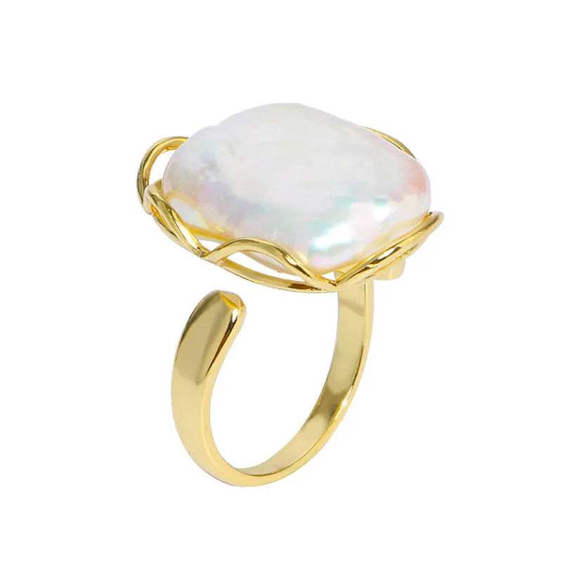 Women's baroque pearl ring with adjustable opening in gold colour geometric design