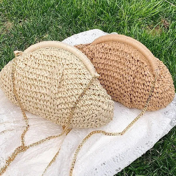 Women's shell-shaped straw beach bag with chain strap in khaki colour