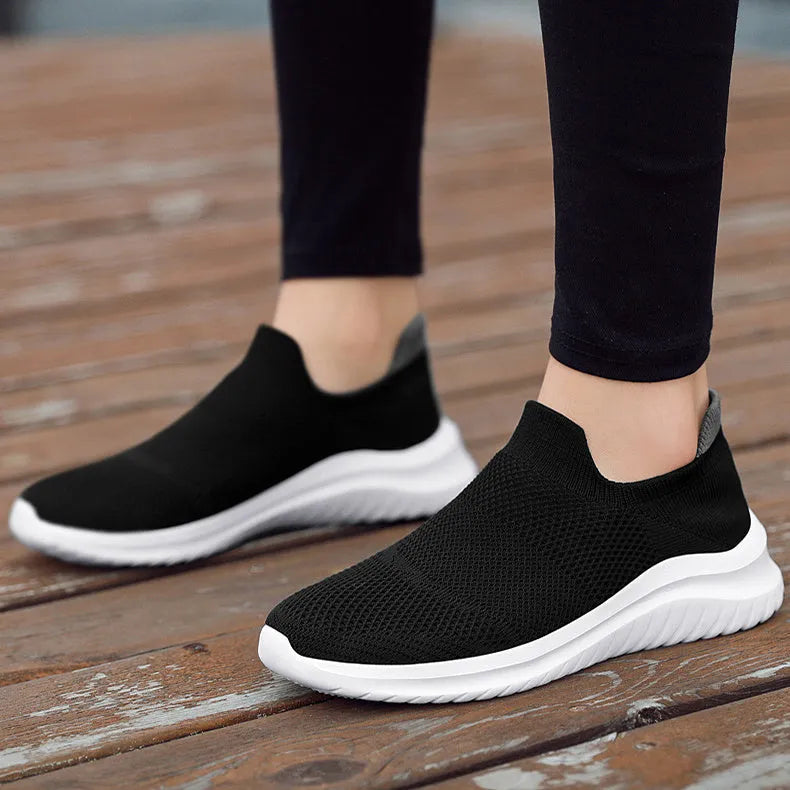 Men's breathable mesh running shoes with round toe and lightweight MD sole in multiple colour options