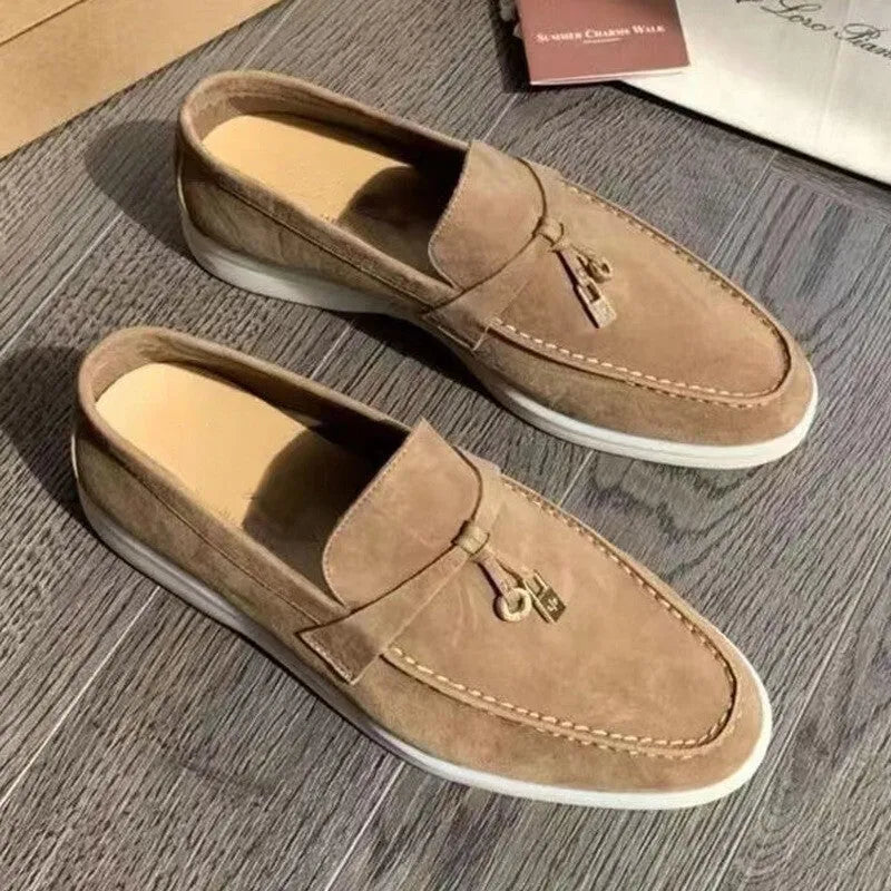 High-top slip-on loafers in various colours with round toe and rubber sole.