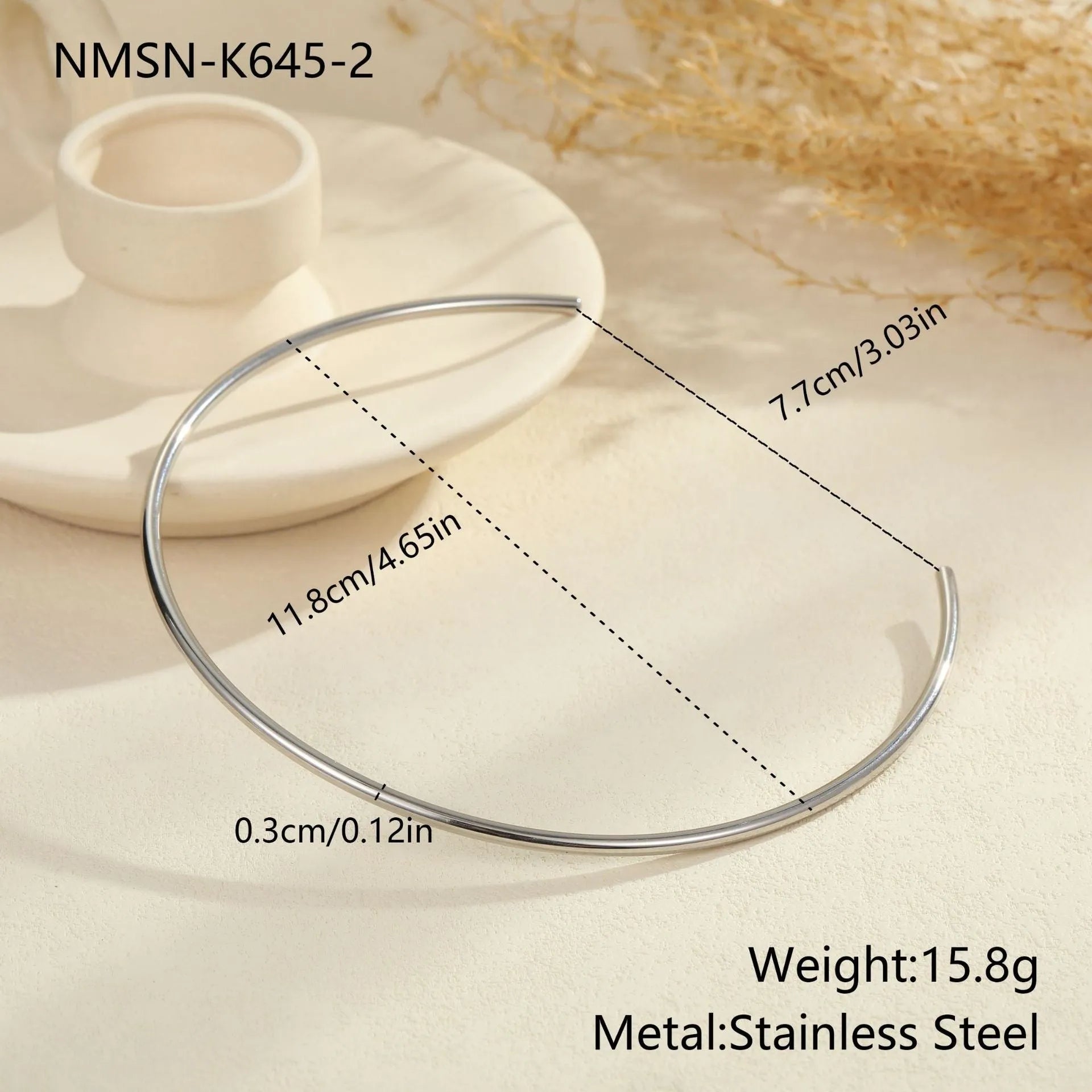 Titanium steel rope necklace with irregular geometry pendants in gold or silver finish on model