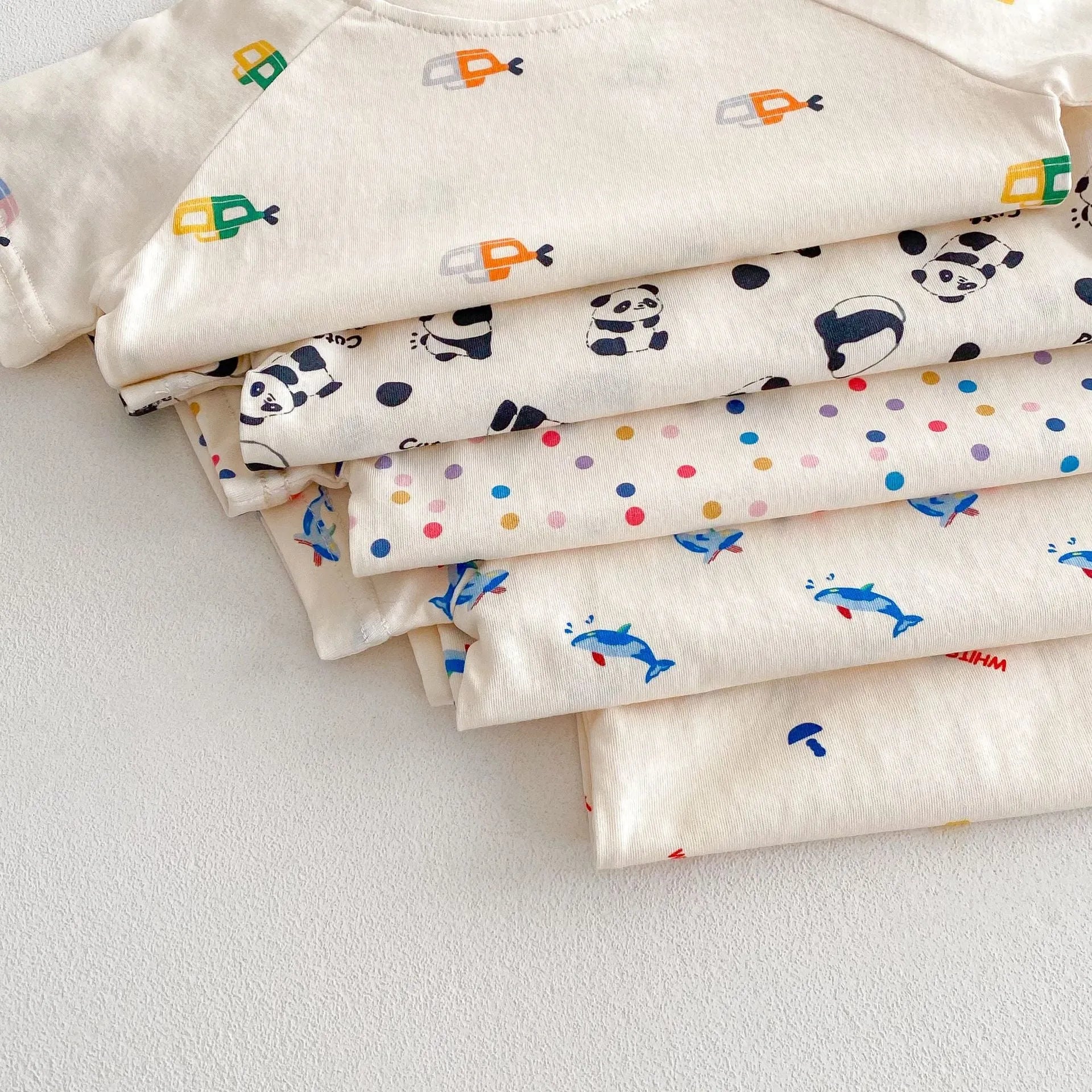 Cartoon print cotton baby two-piece outfit with short sleeve shirt and shorts in submarine pattern