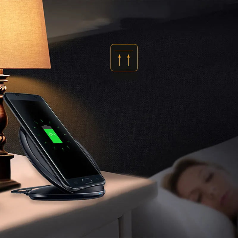 Black and white Qi wireless fast charging pad for Samsung Galaxy Note Edge with LED indicator.