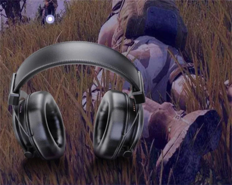 Xuanjing Player H6 Black wired gaming headset with 50MM driver and USB connection on a desk