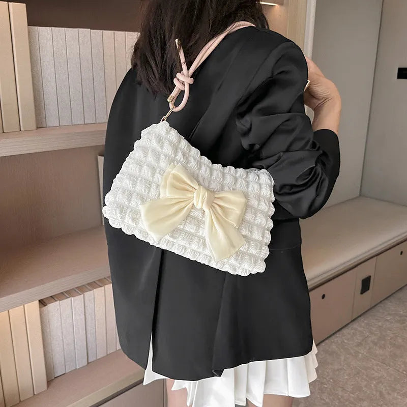 Women's canvas one-shoulder handbag in horizontal square shape with mobile phone compartment