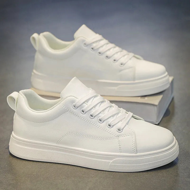 Men's low-top Korean-style casual sneaker in black with a white rubber sole and round toe.