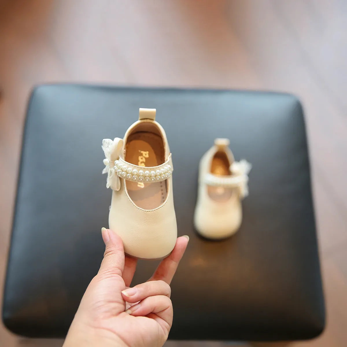 Toddler girls bow princess square mouth non-slip pumps in beige synthetic leather with Velcro strap