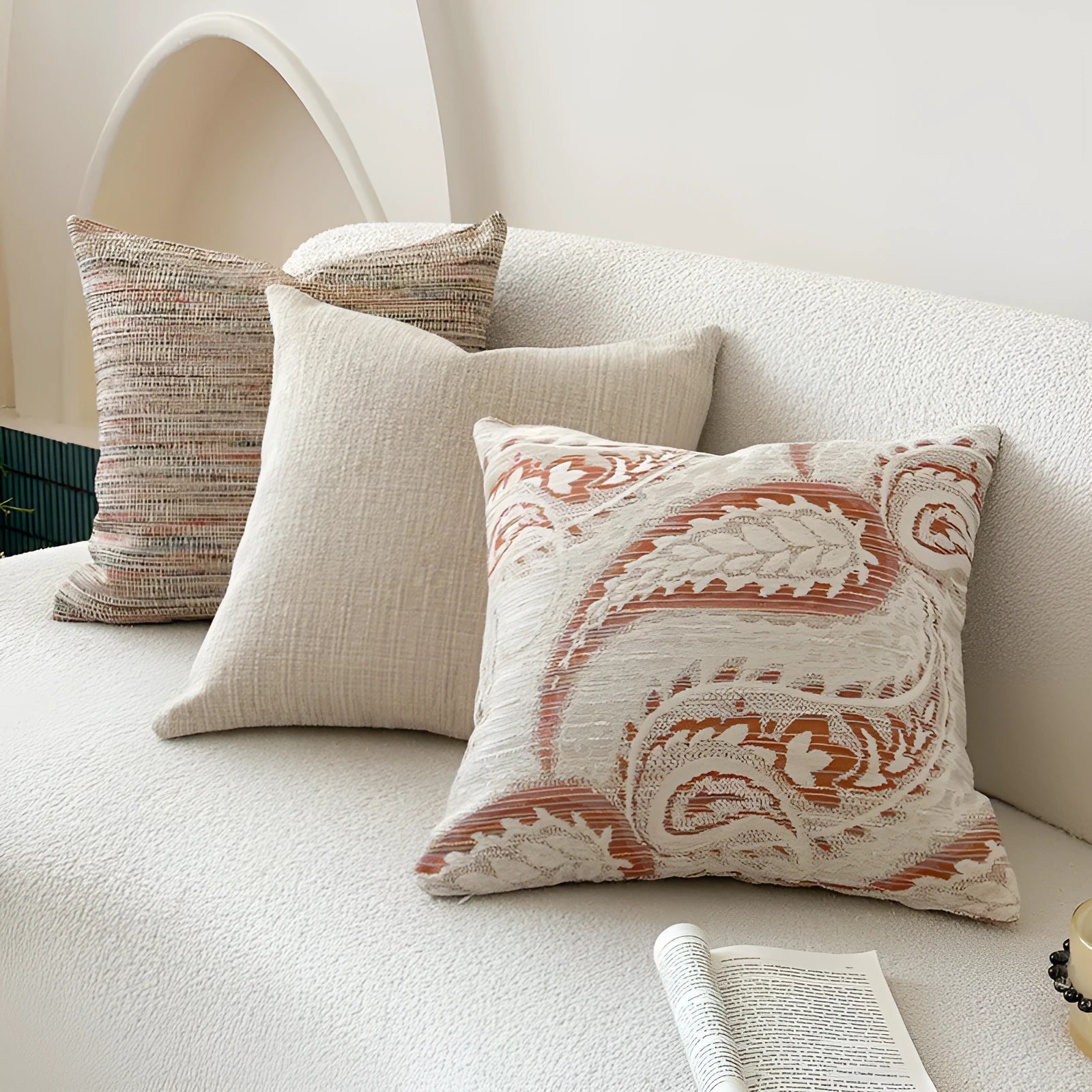 American-style yarn-dyed jacquard sofa pillow with paisley pattern showing plant and flower details