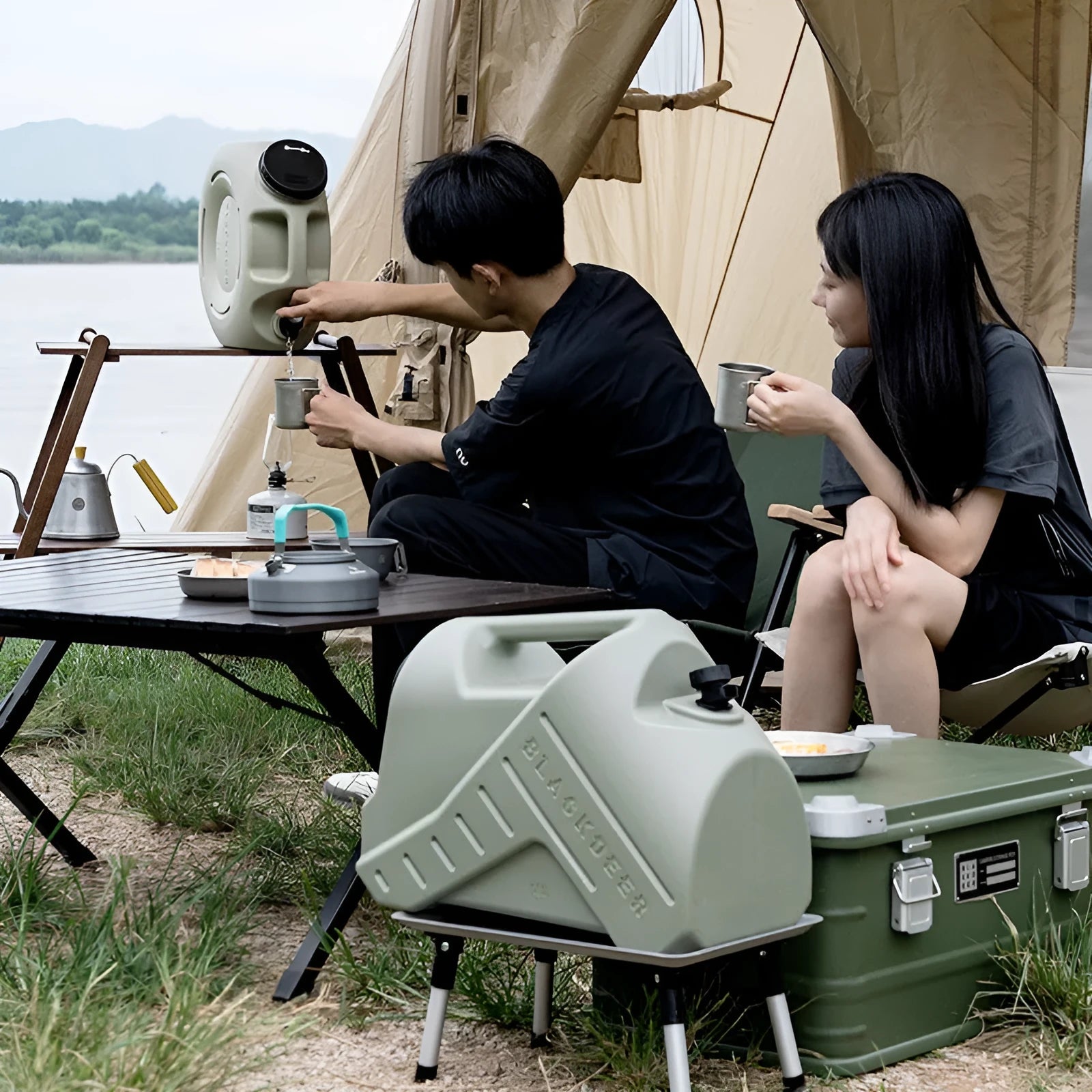 Portable water storage tank in green back 18L and snail 13L designs, made from PP material