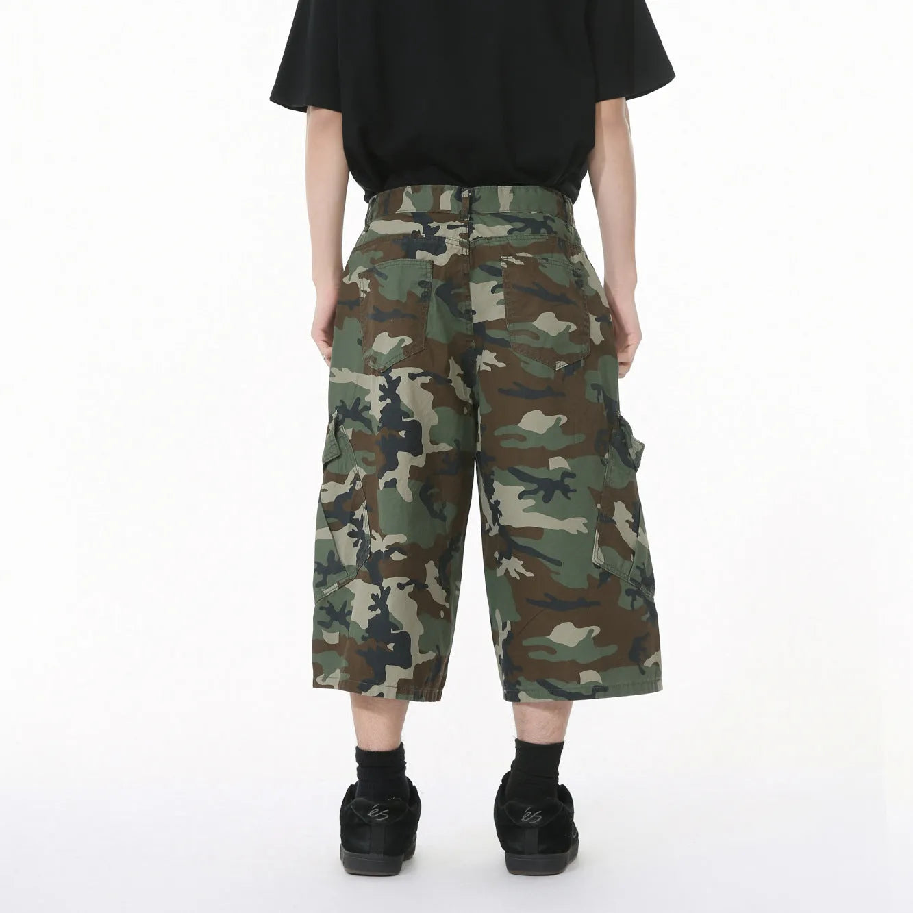 Men's camouflage wide leg cotton trousers with side stitching and large pockets