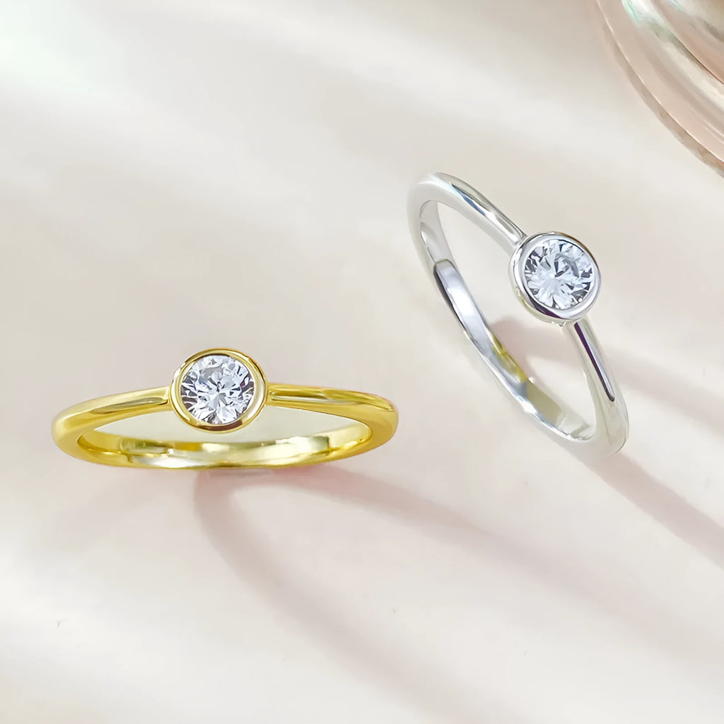 Minimalist crown-shaped silver ring with linear detailing in Korean style