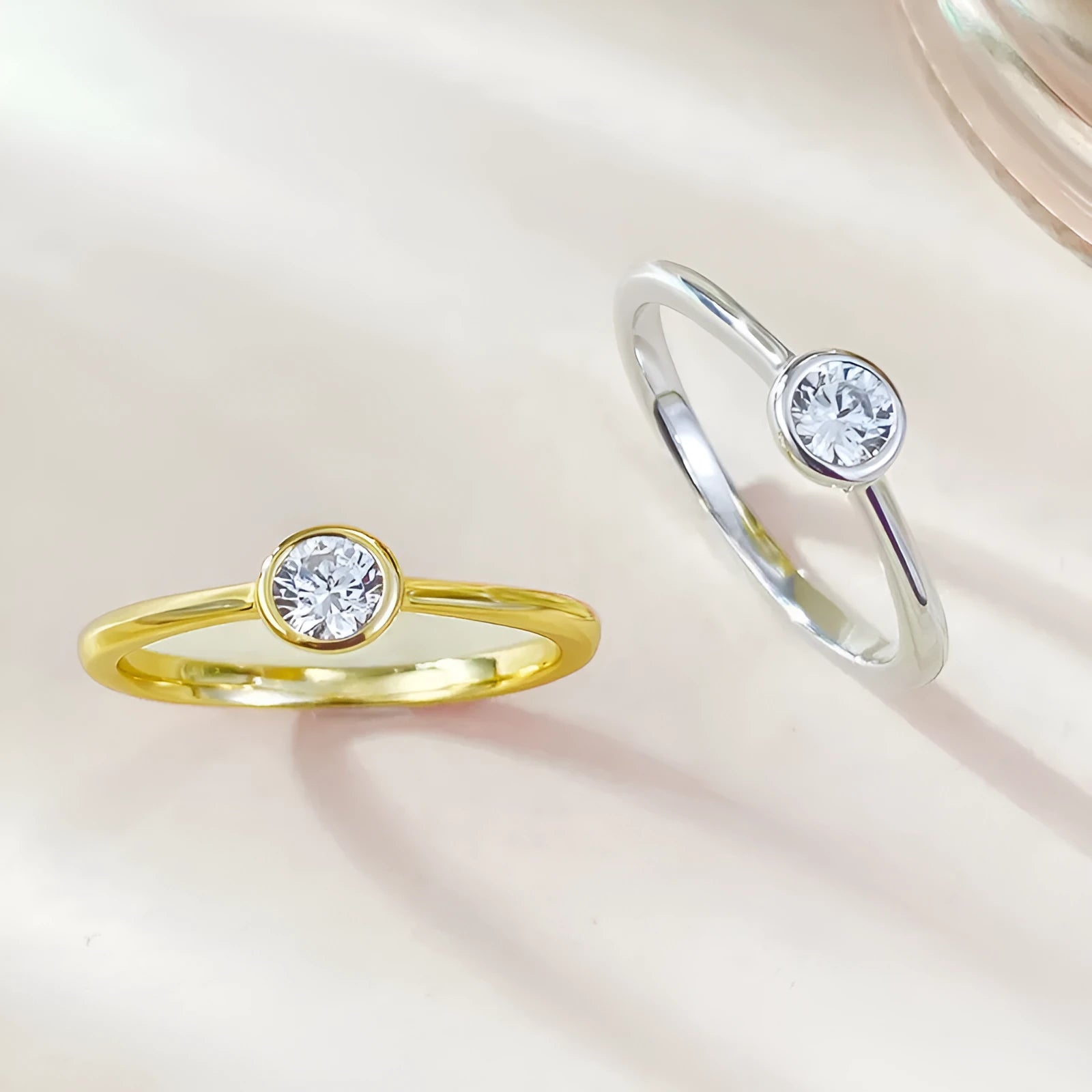Minimalist crown-shaped silver ring with linear detailing in Korean style
