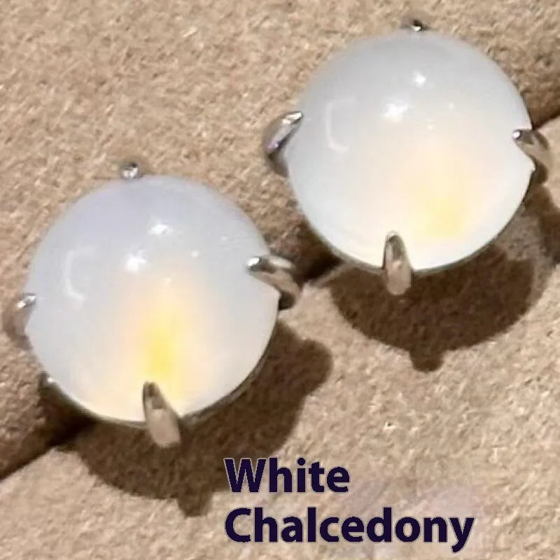 Round egg surface chalcedony earrings with four-claw setting in Chinese national fashion retro style