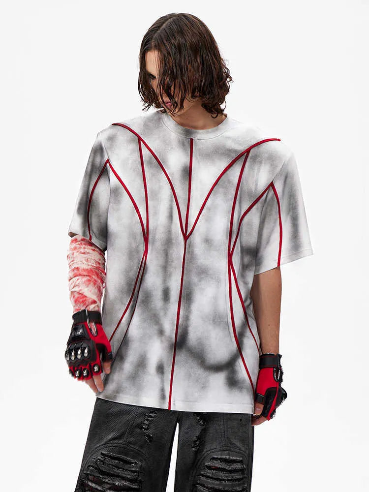 Women's padded shoulder t-shirt with three-dimensional line patchwork design on front