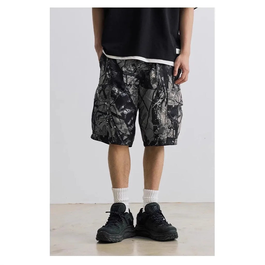 Loose straight-leg casual denim shorts in black or army green with a mid waist and zip fly.