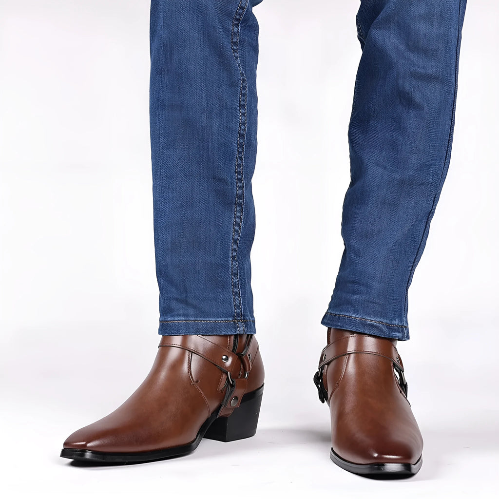 Trendy wild chain boots for men and women in black, artificial PU upper, rivet detail, side zipper, horse-shoe heel