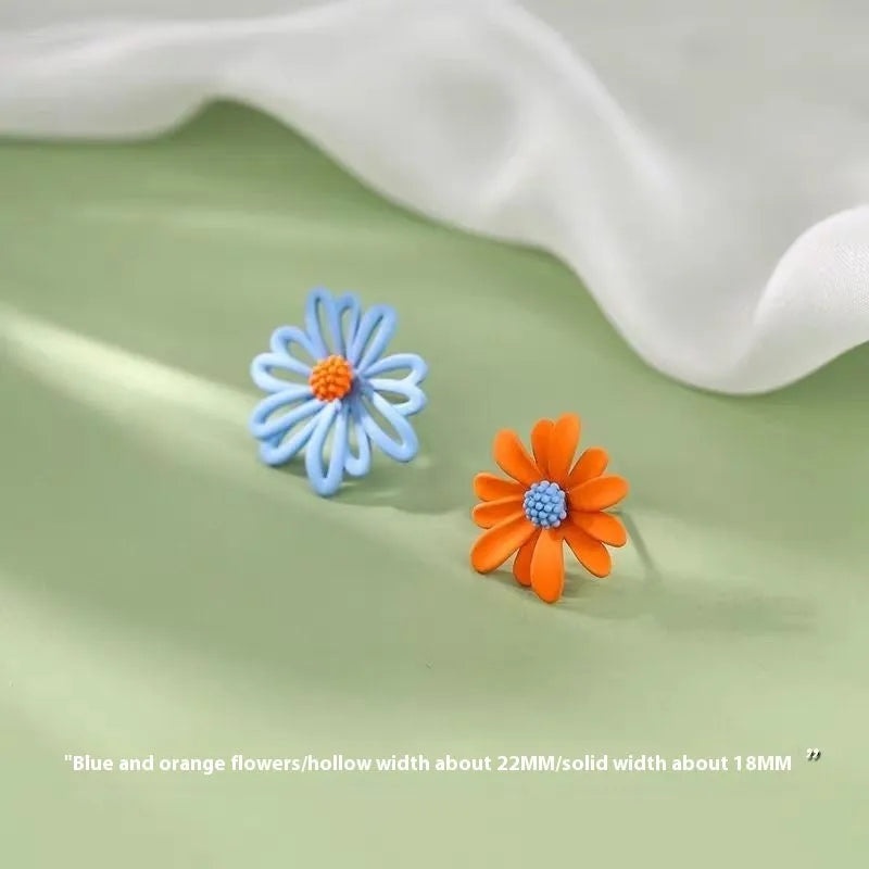 A pair of alloy cartoon flower stud earrings in blue and orange two-tone colours.
