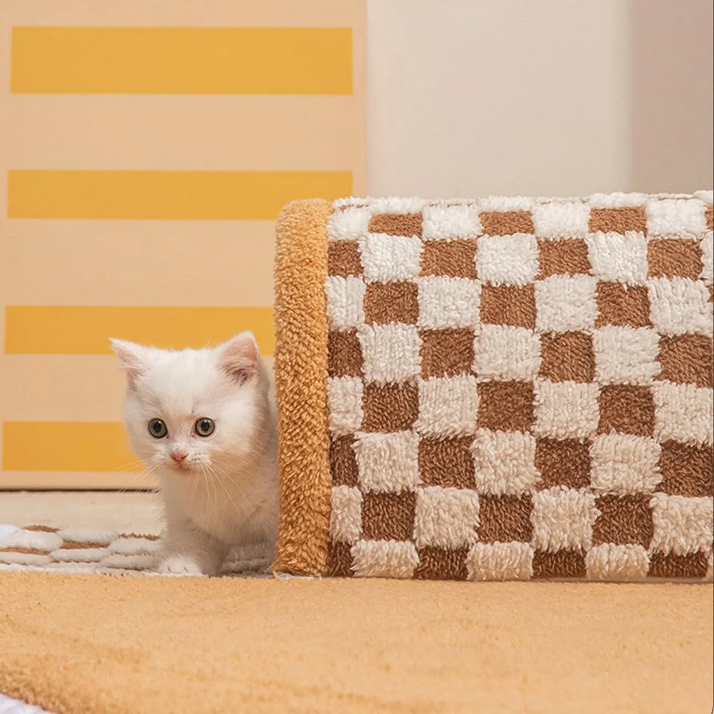 XL fan-shaped plush pet bed with integrated tunnel in plaid fabric, Coffee colour.