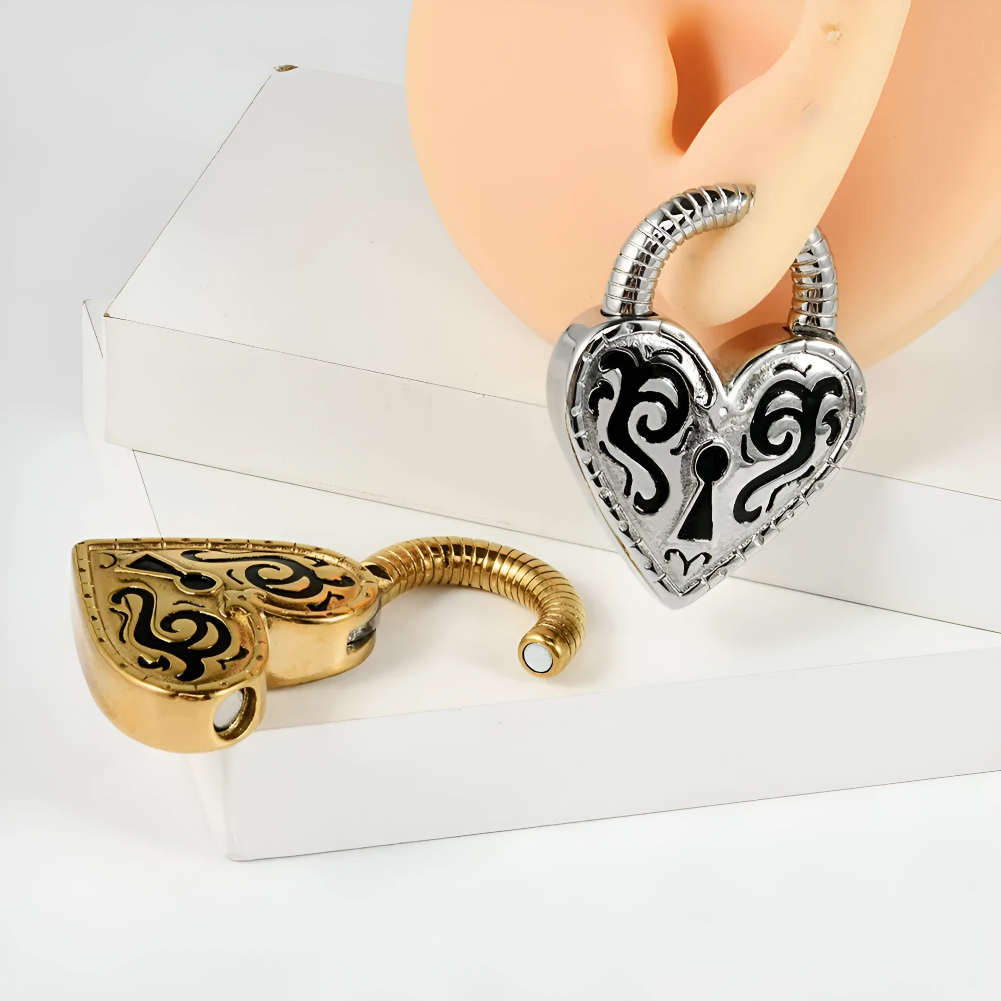 Women's heart-shaped stainless steel ear piercing in gold or steel colour