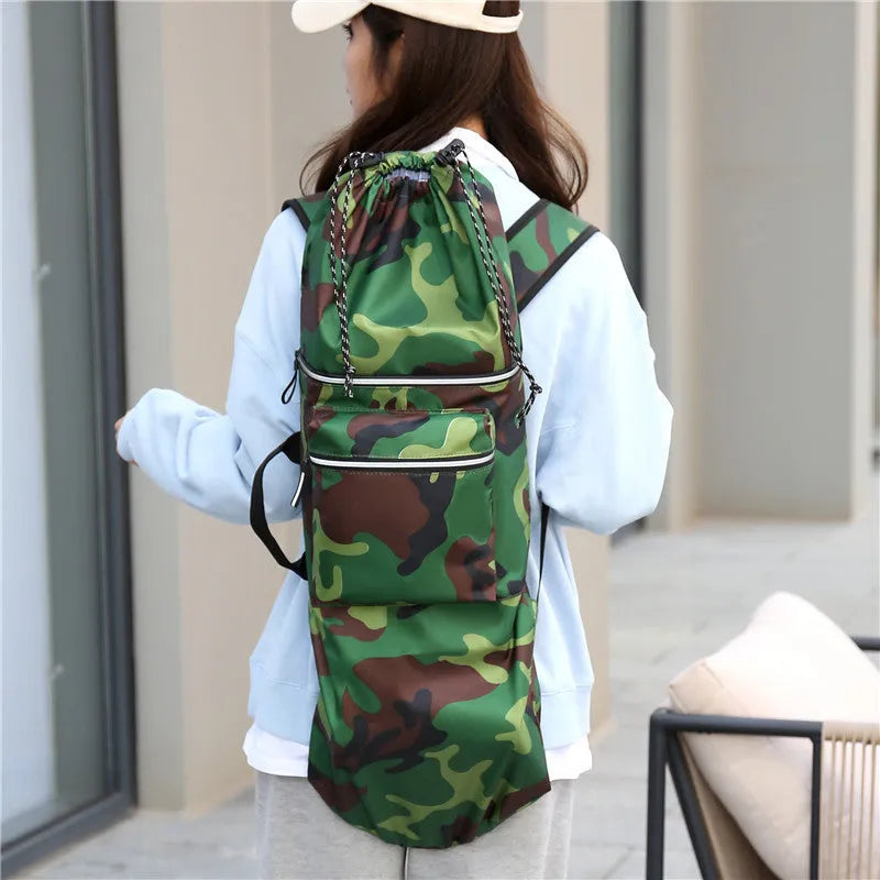 Waterproof nylon skateboard bag in camouflage colours with large capacity for sports equipment