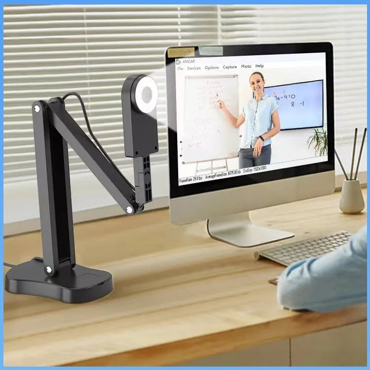 Auto focus USB webcam with microphone for computer video calls and live streaming.