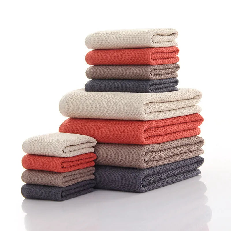 All-cotton jacquard bath towel in beige, 70x140cm, folded on a bathroom shelf