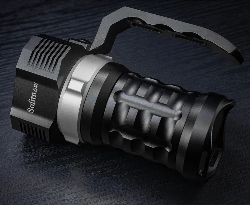 Aluminium alloy diving flashlight showing 18cm length and metal construction