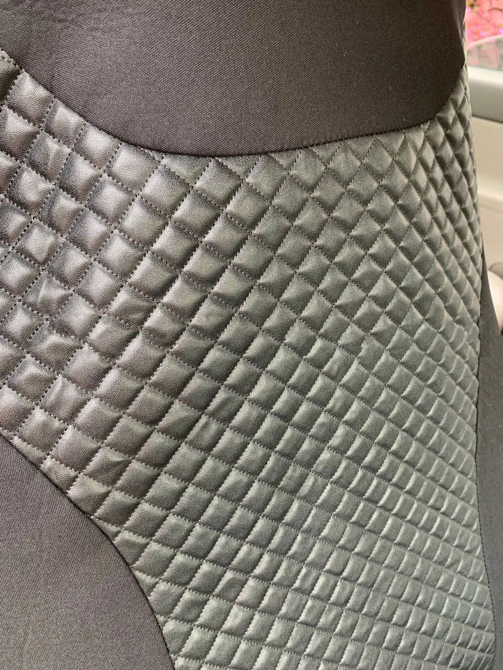 Black quilted universal car seat cover made of PU and polyester fabric with plastic fitting hooks