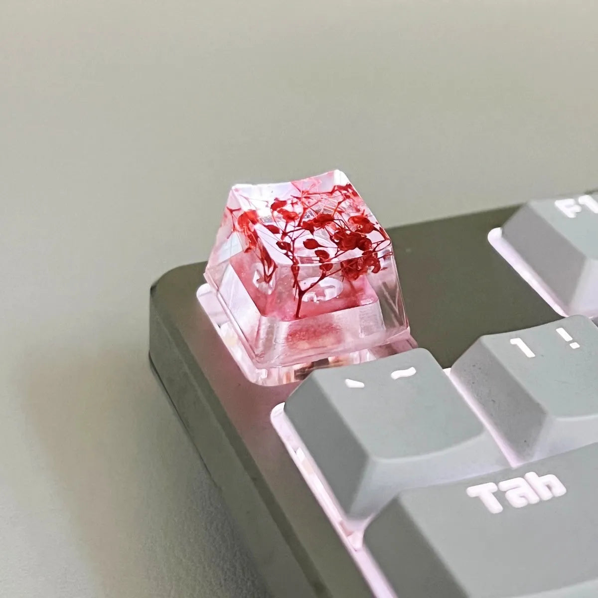 High transparency resin mechanical keyboard keycap with starry sky design in one of four colours.