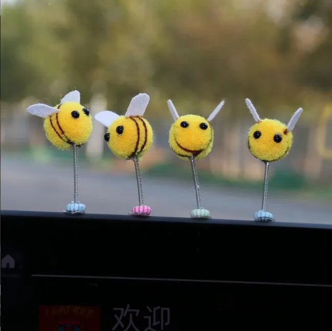 Cartoon-style little bee car decoration made from a soft fur ball, shown next to a ruler showing its 3cm size.