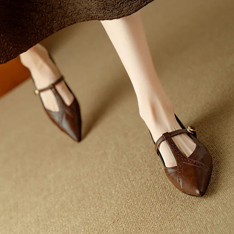 Brown women's low-cut flat shoes with rounded toe and a mid heel, made of cowhide leather.