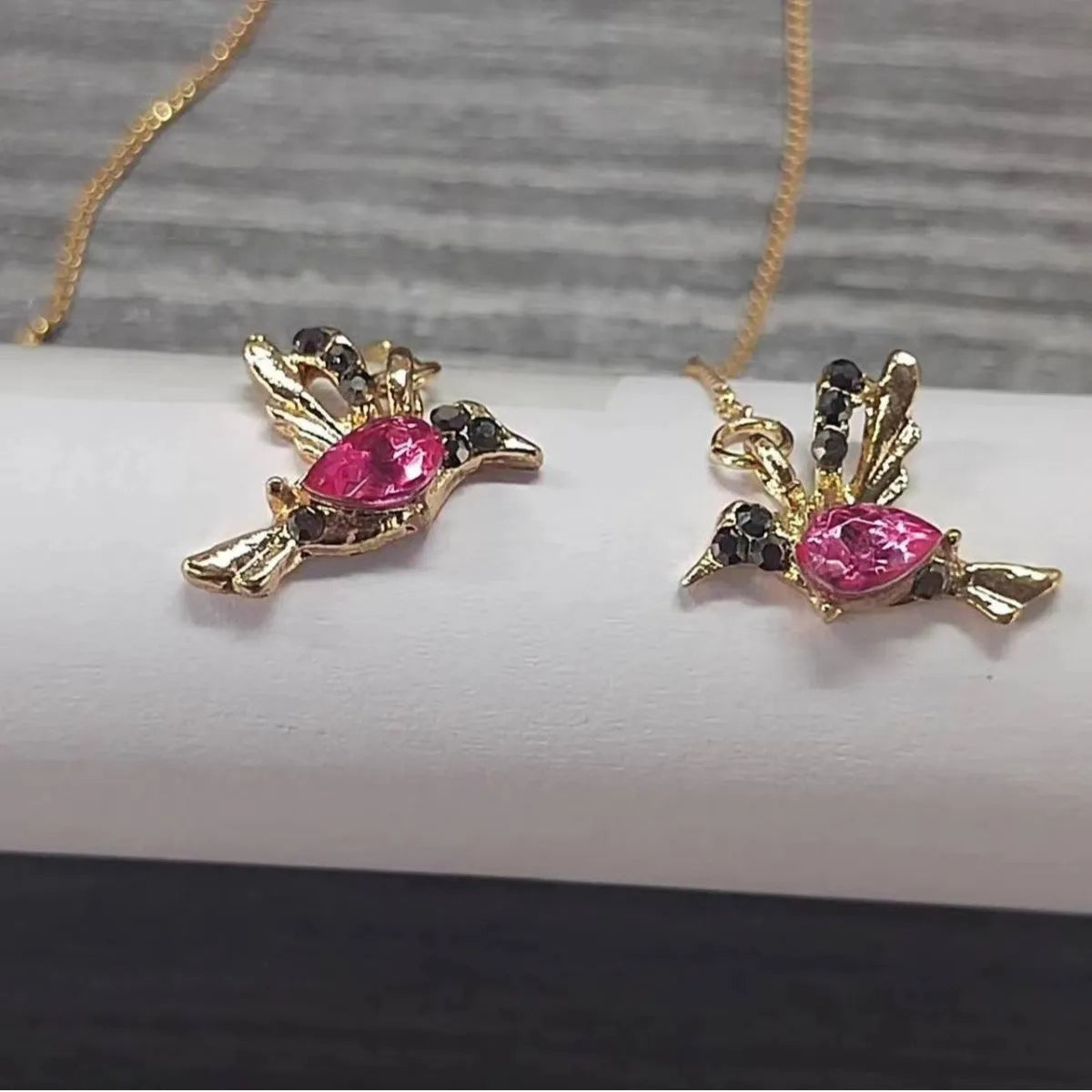Long hanging bird design earrings for women with mixed zirconium wings, in red, blue, or red lvzuan.