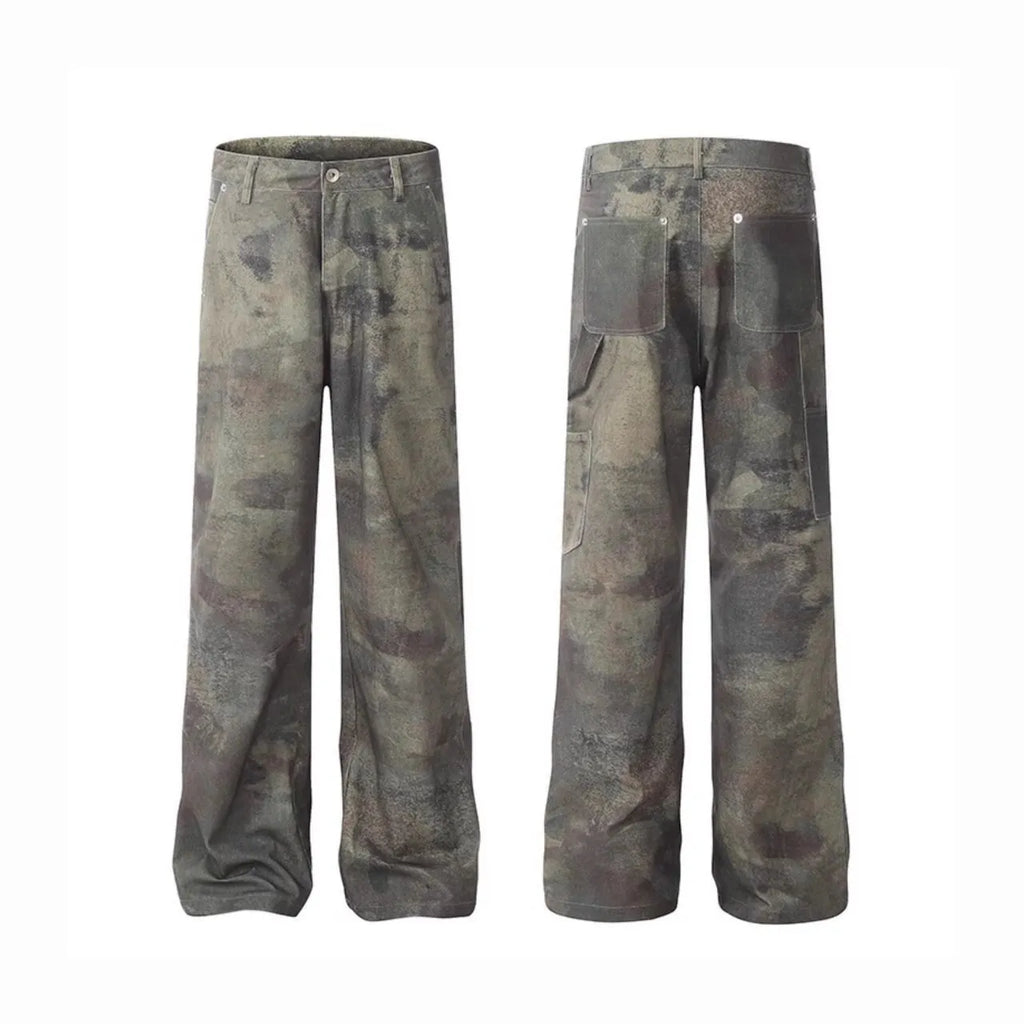 Men's straight-leg camouflage jeans with a digital print on cotton denim fabric.
