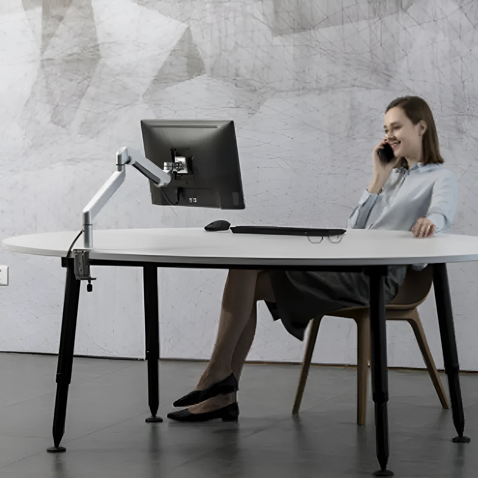 Aluminium alloy laptop stand with adjustable air pressure arm in black or silver