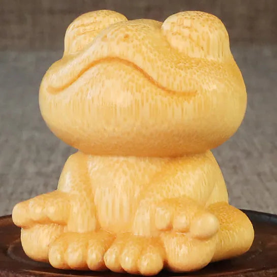 Solid bamboo smiling frog carving ornament with cartoon cute style measuring 5cm tall