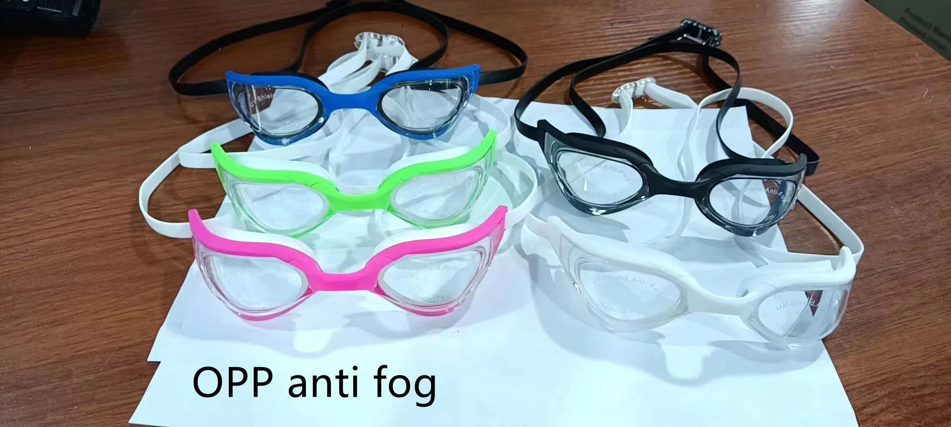 Adult swimming goggles with anti-fog HD lenses and a black silicone seal, shown with a plastic mirror case.