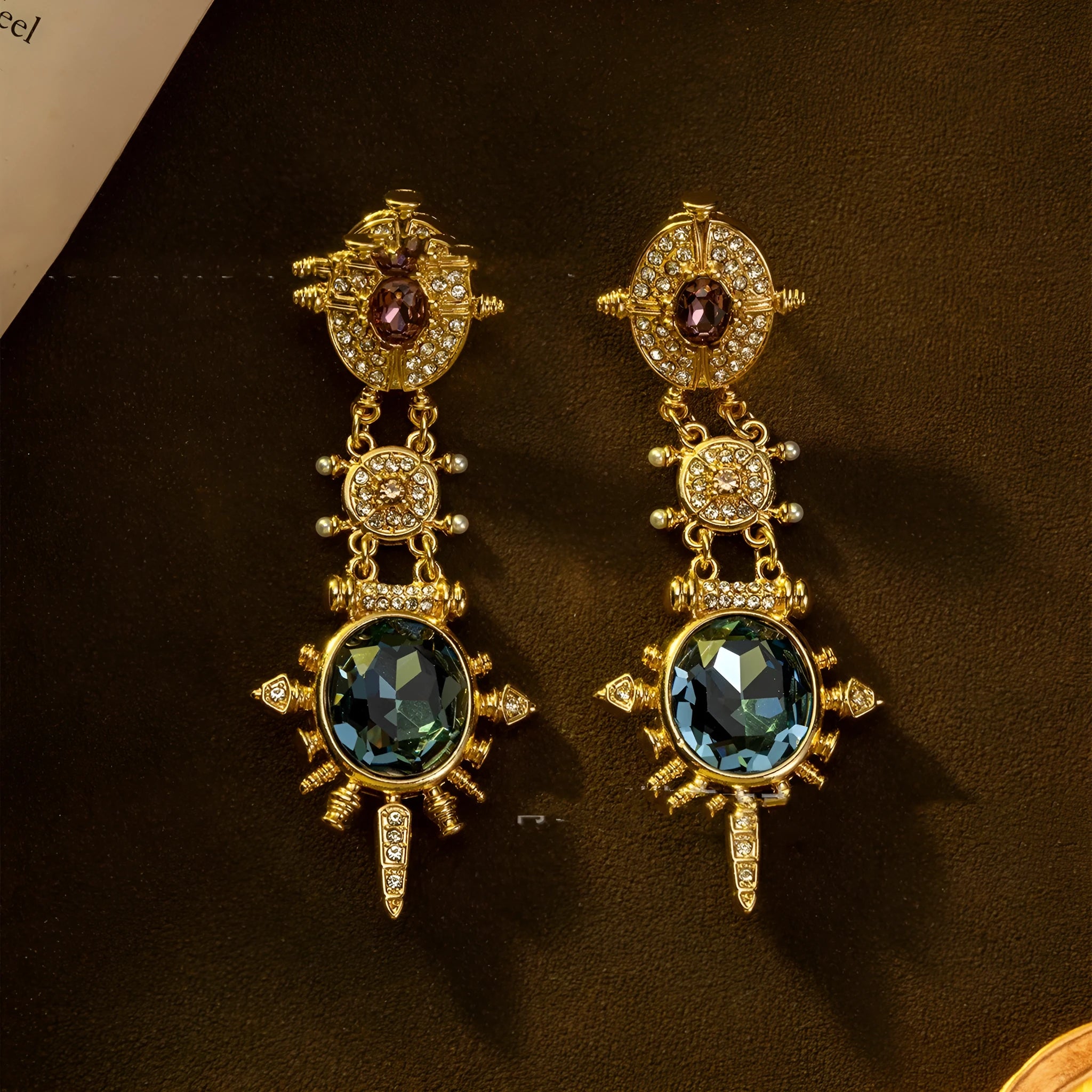 Gold geometric stud earrings with round shape and diamond treatment