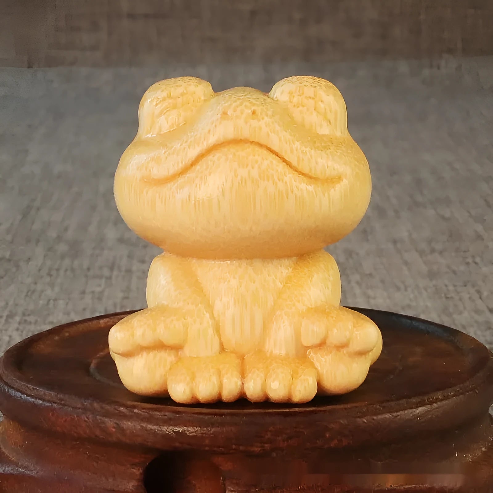 Solid bamboo smiling frog carving ornament with cartoon cute style measuring 5cm tall